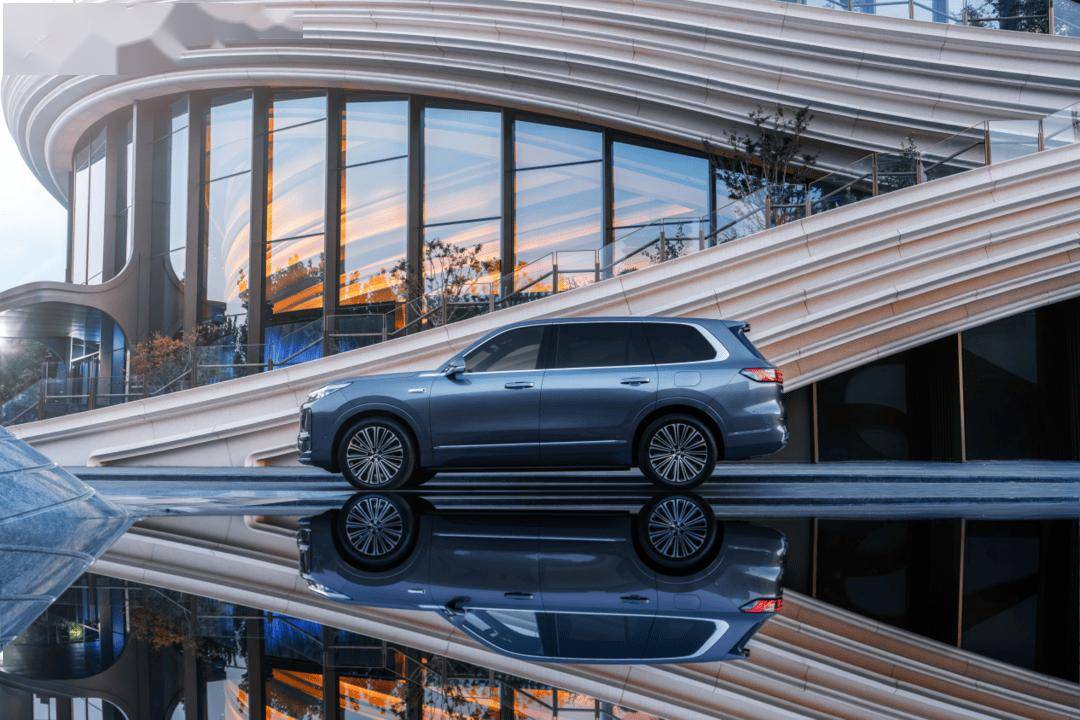 AI科技大六座旗舰SUV 吉利银河M9预售价19.38万起