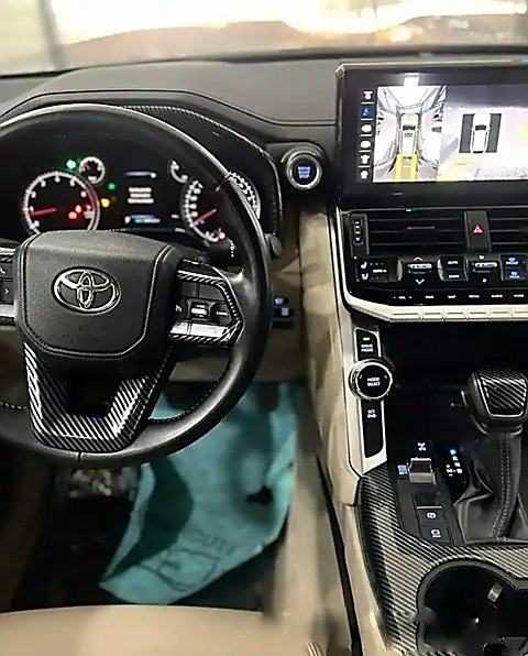 2025新兰德酷路泽中东版限时优惠34.8万