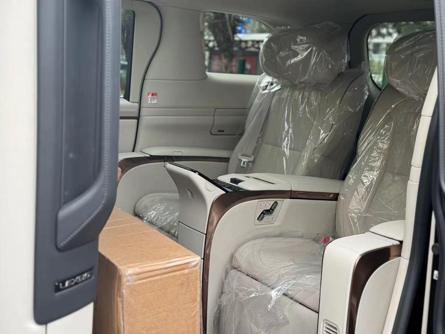 2024雷克萨斯LM欧版促销125万起 欢迎到店试驾