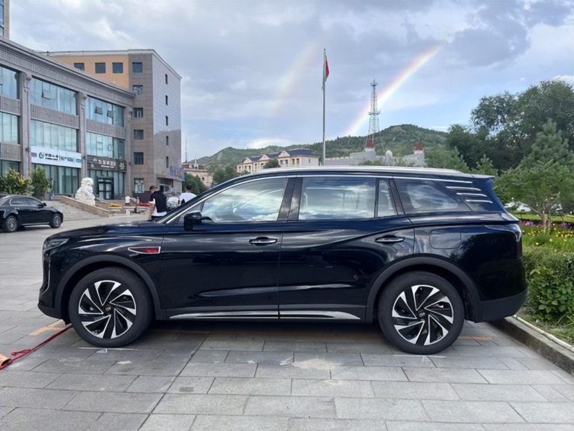 龙泉驿红旗HS7 PHEV降价5.40万 最低仅售23.98万