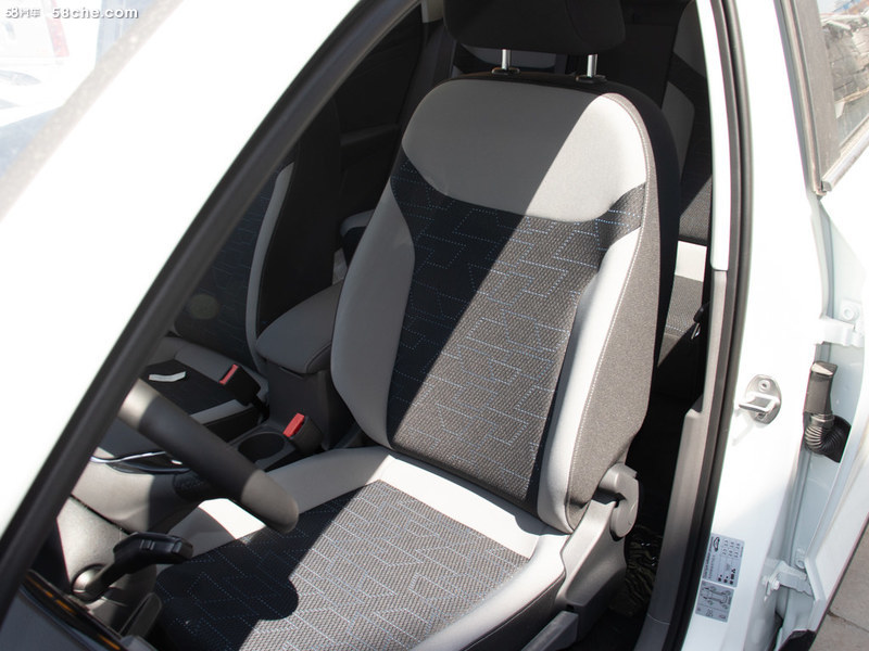 成都意路达4S店售价13.88万起 暂无优惠