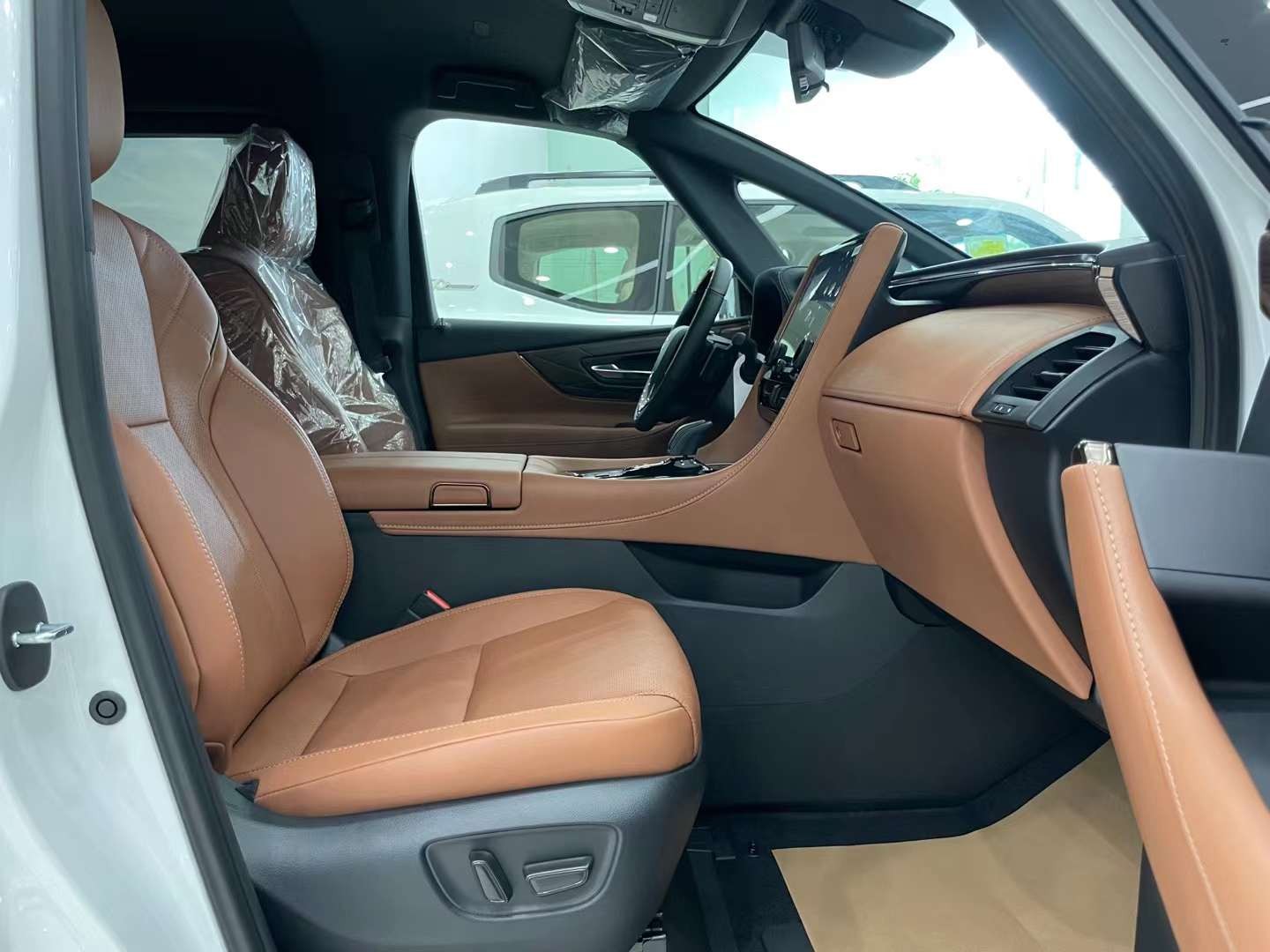 四川腾达东远名车塔库玛加规版价格最低46万起售 欢迎前来试驾