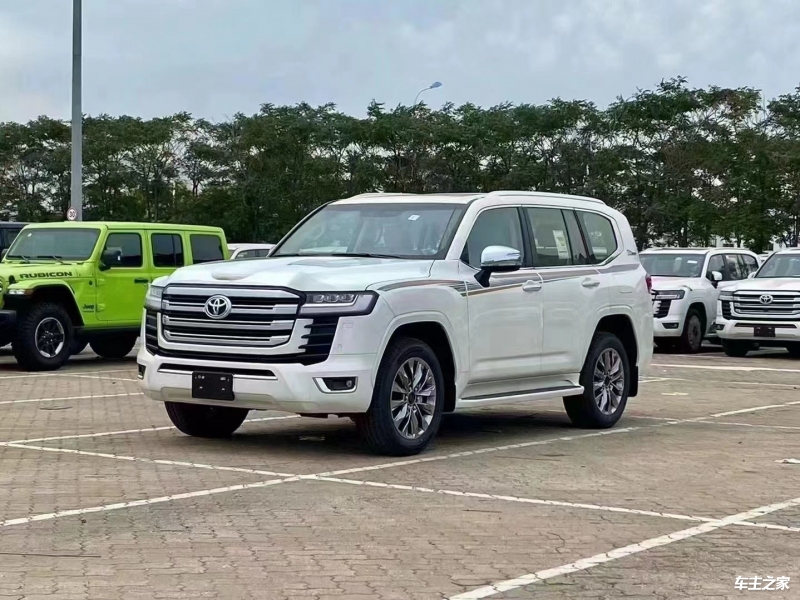 成都远卓名车FJ酷路泽中东版降价促销 购车最高优惠6万