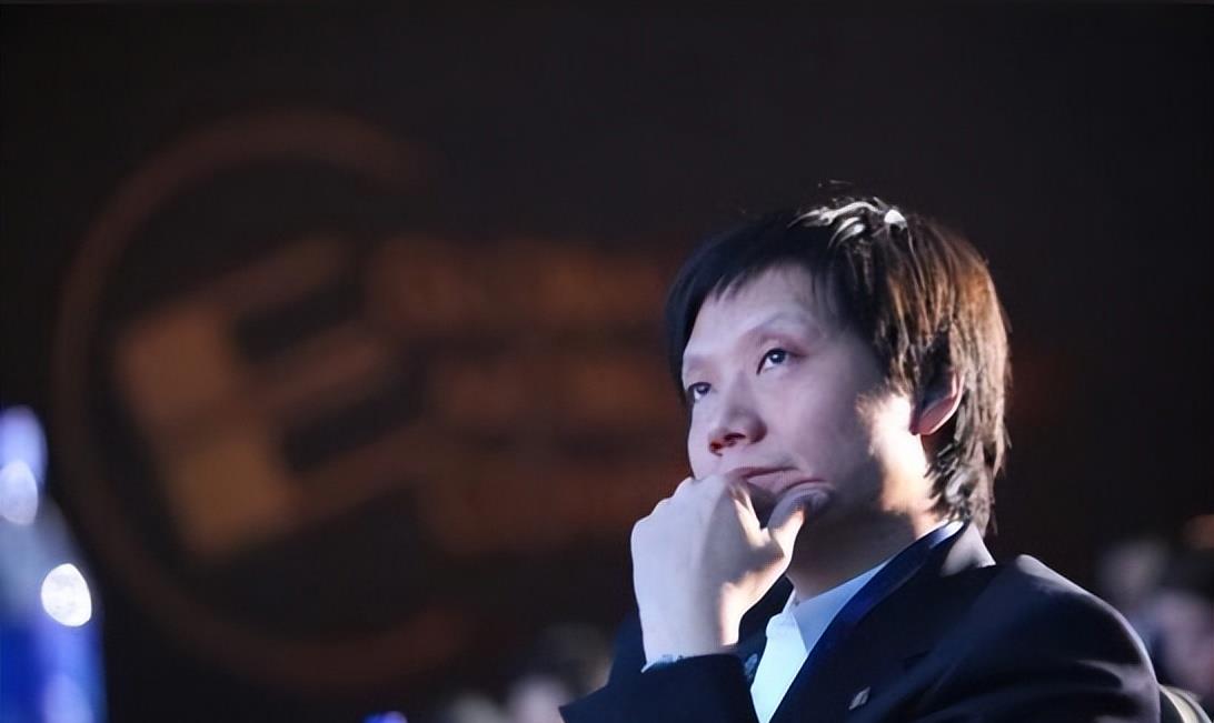 2026两会｜雷军五份建议：机器人要“转正”，智驾需“立规矩”