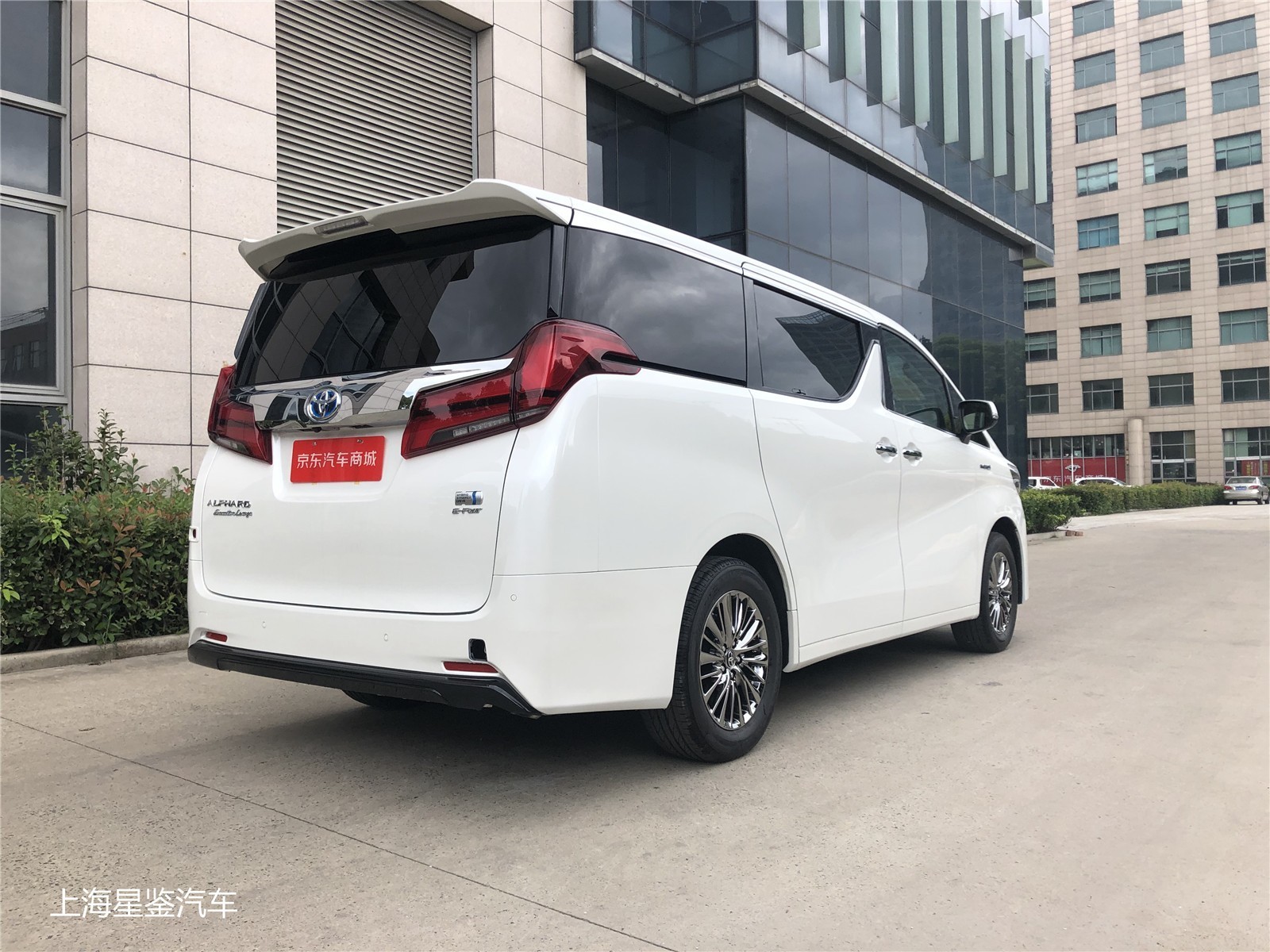 成都埃尔法欧版最新报价133万起 欢迎上门试驾