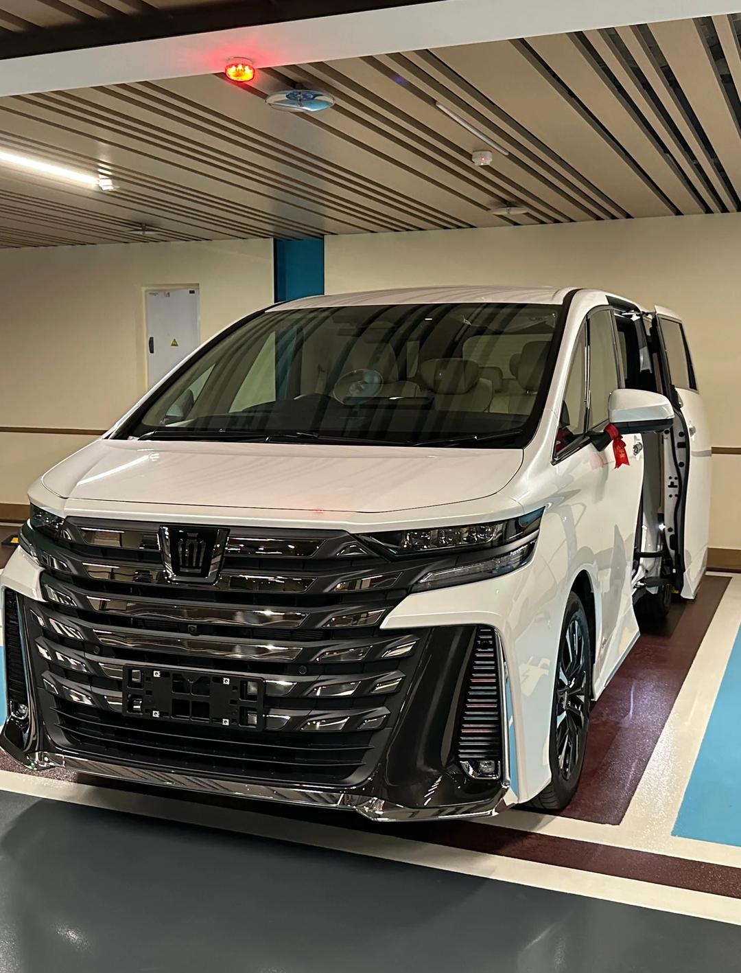 豪华进口MPV 威尔法双擎VELLFIRE HYBRID