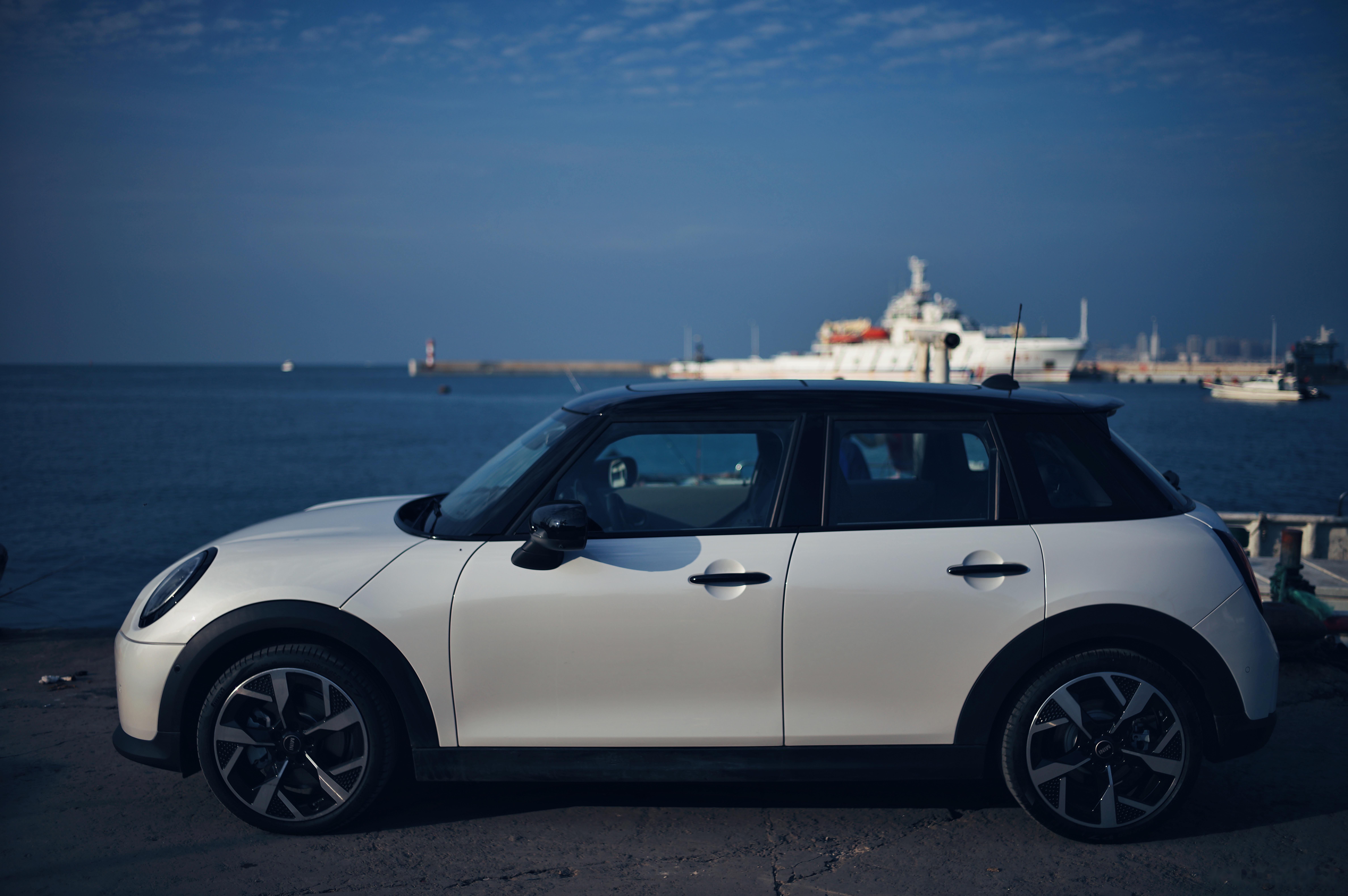 全新MINI Cooper敞篷版即将到店 JCW Cabrio入华
