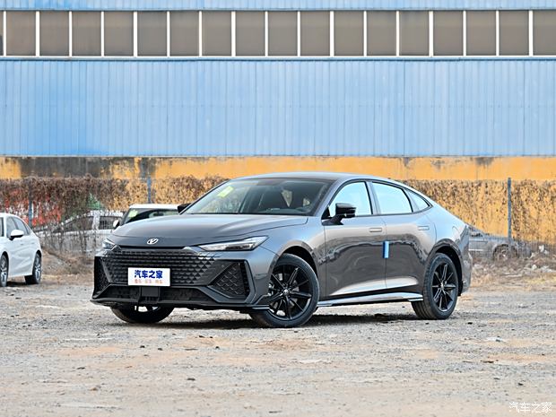 成都长安UNI-V最高降2.20万 仅9.39万可入手