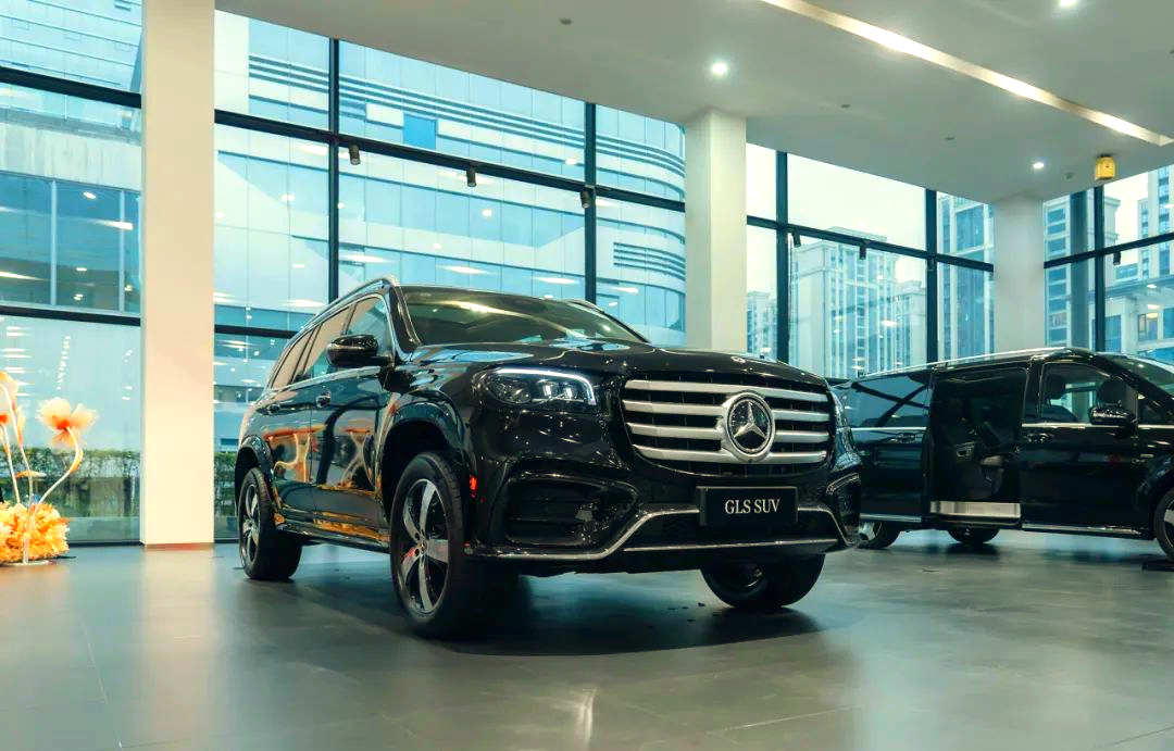 成都远卓名车奔驰GLS加版报价110万起 欢迎上门试驾