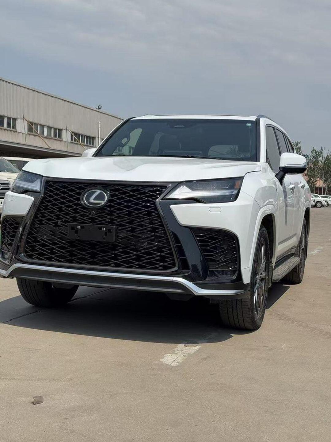 成都雷克萨斯LX墨版价格最低158万起售