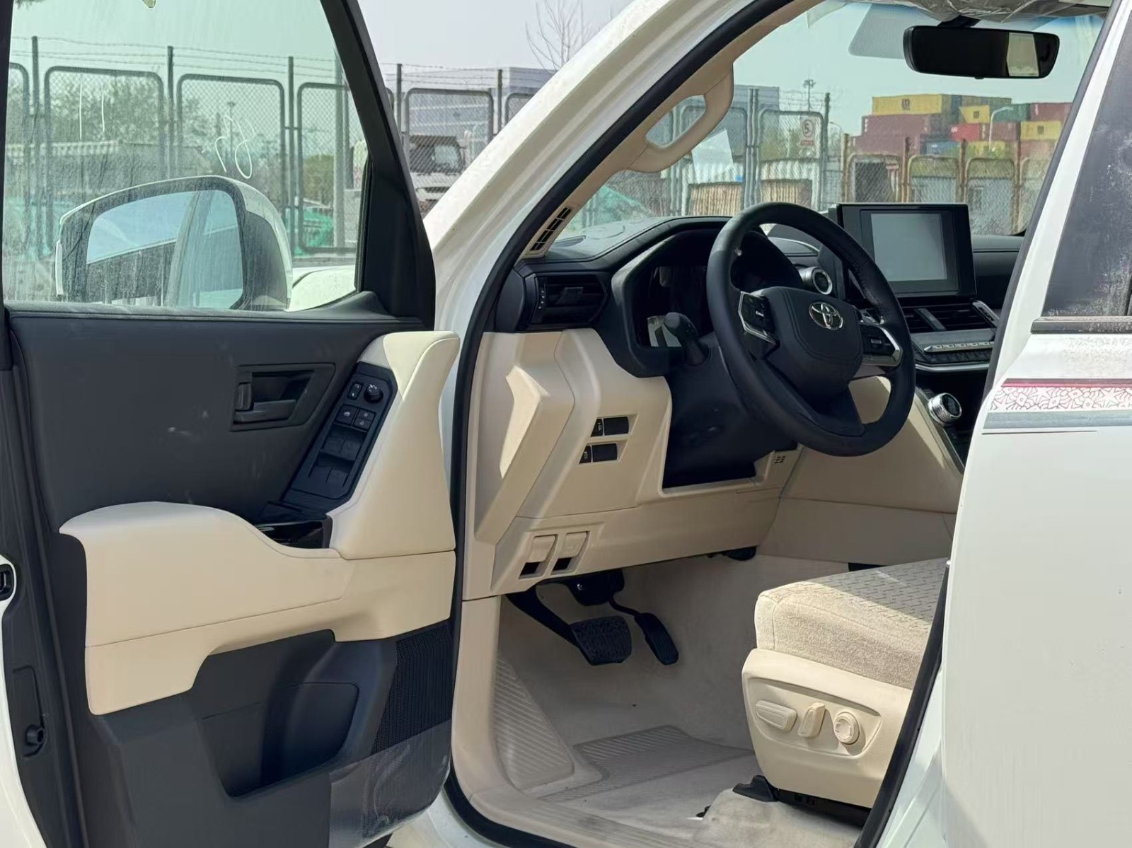 丰田兰德酷路泽中东版降价促销中 限时优惠高达35.2万元