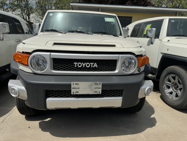 最新款平行进口FJ酷路泽中东版现车图解