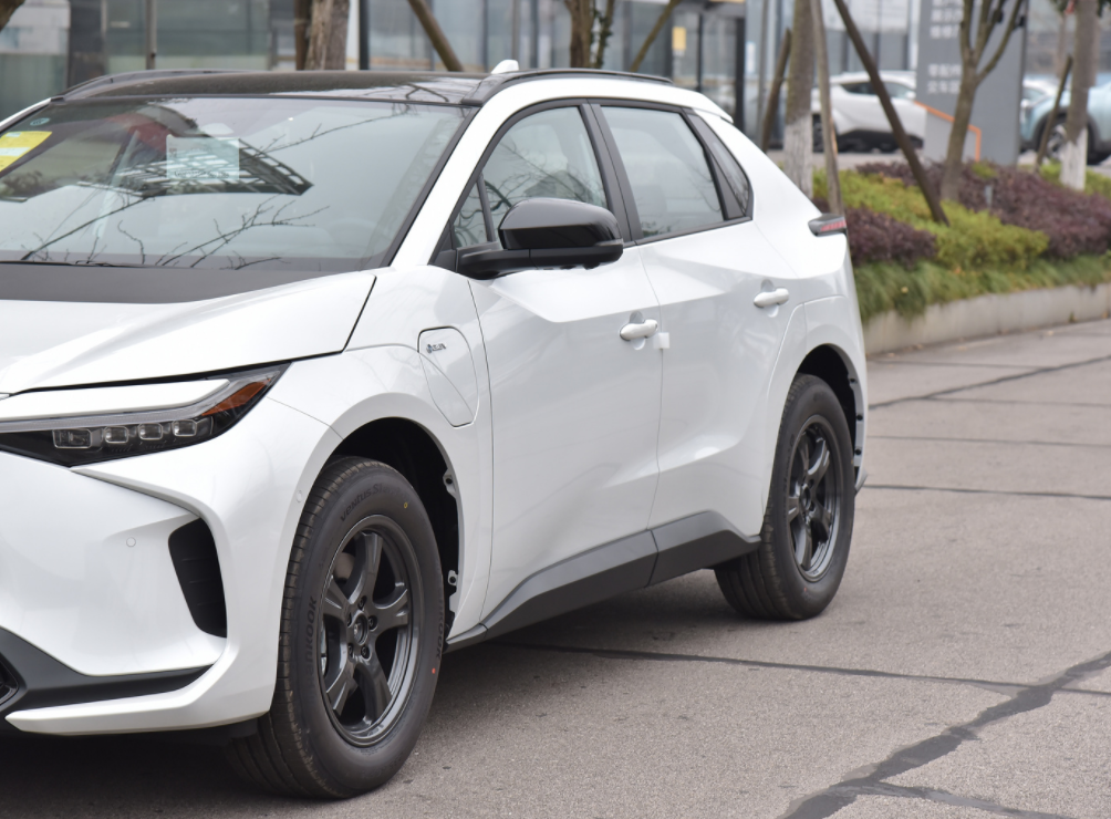 入门就是高配，广汽丰田四款油车焕新主打油电平权