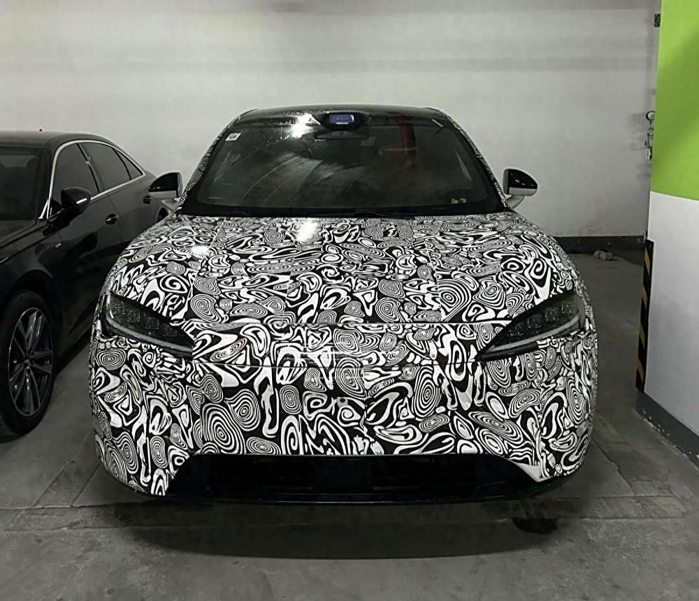 新款智界R7无伪装谍照曝光 换装全新品牌LOGO