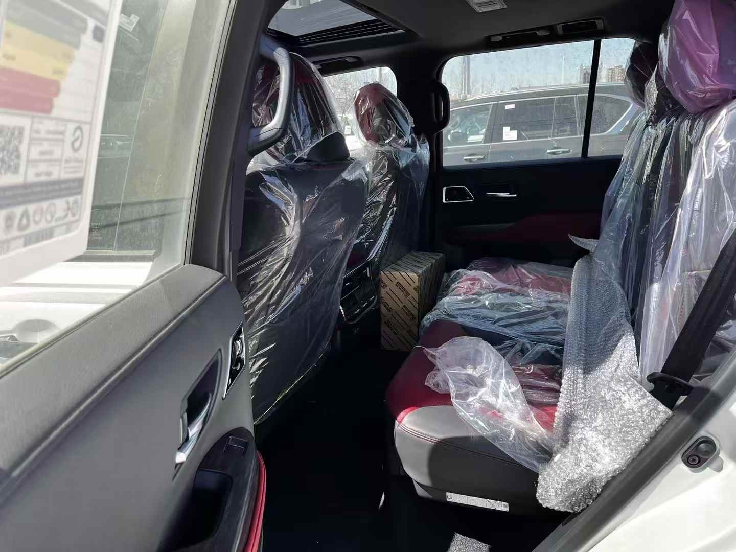 2025新兰德酷路泽中东版热销中 店内让利达35.2万元