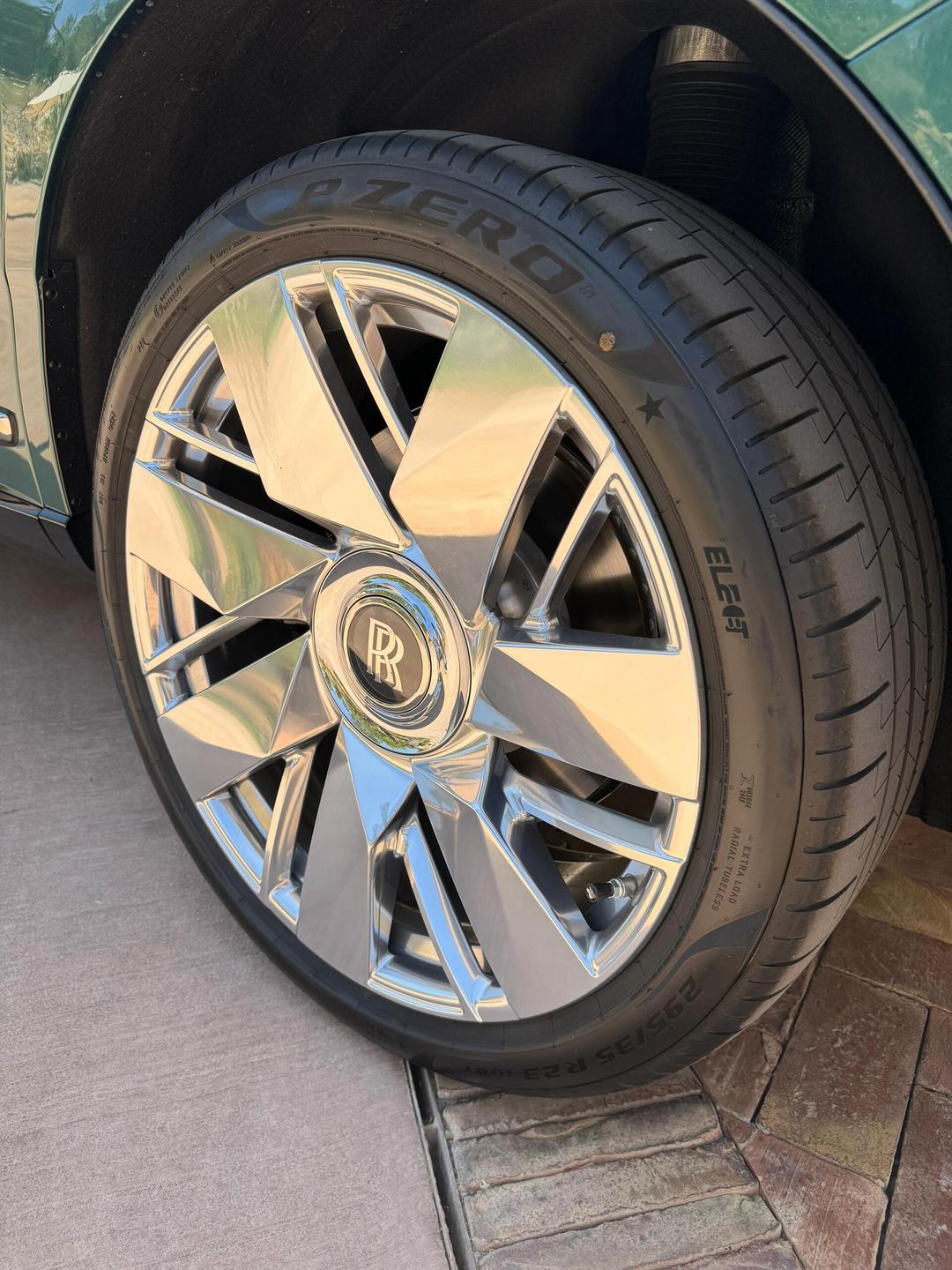 成都劳斯莱斯库里南降价150万 欢迎前来试驾