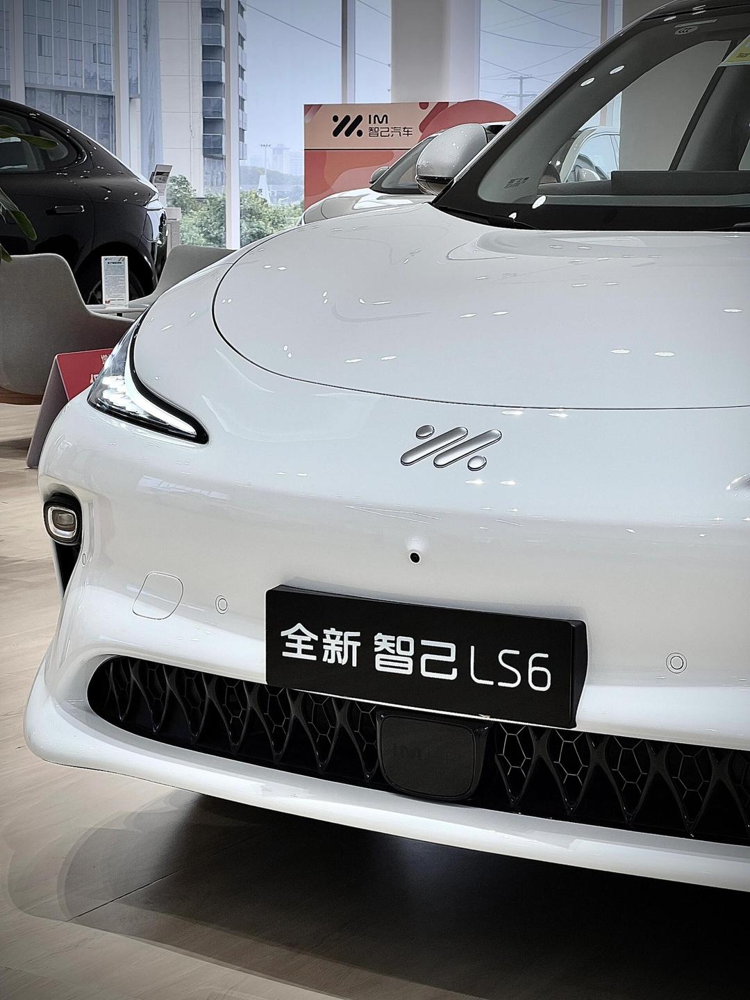 崇州智己LS6优惠高达1.50万 仅19.79万可入手