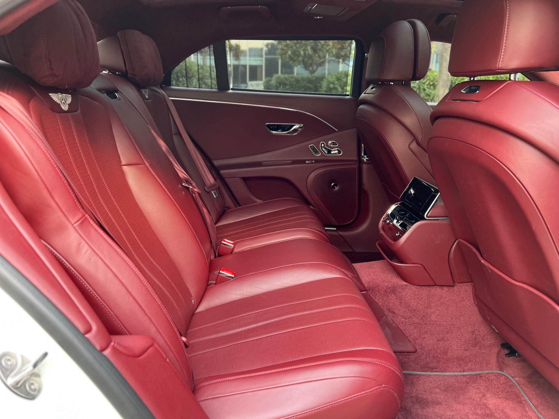 成都远卓名车飞驰美版目前售价228万起 售全国