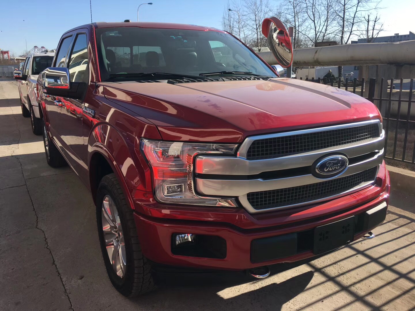 现购福特F-150墨版享27万优惠 欢迎到店试驾