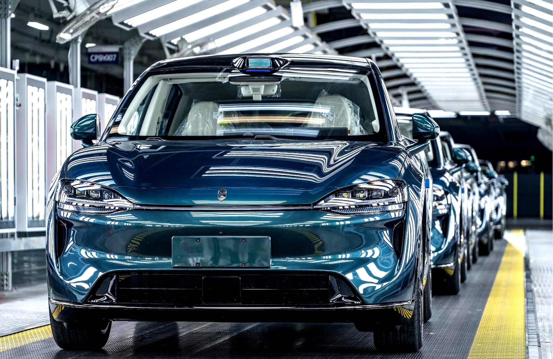 新款智界R7将8月25日上市 预售价26.8万起