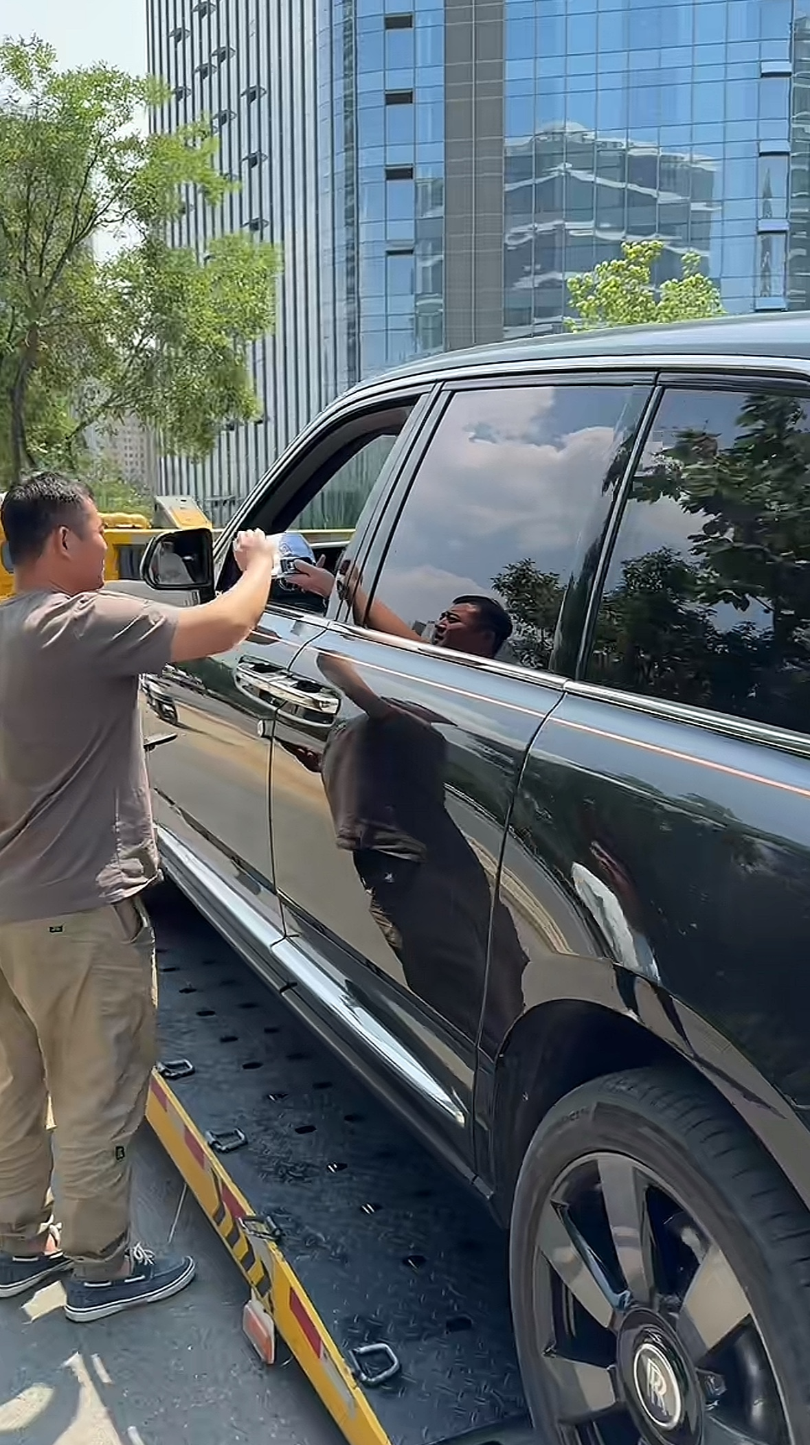 成都库里南最高降65万 最低仅售626万