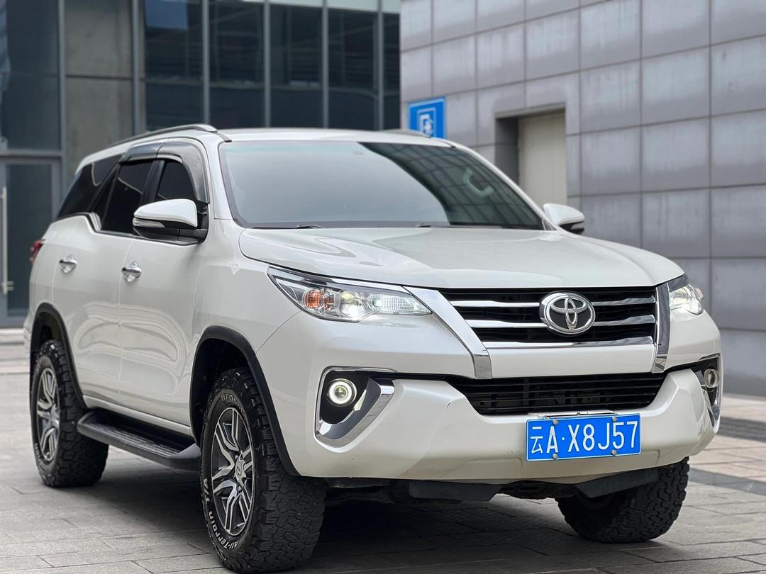 成都平行进口丰田酷路泽70系列中东版降价38.8万