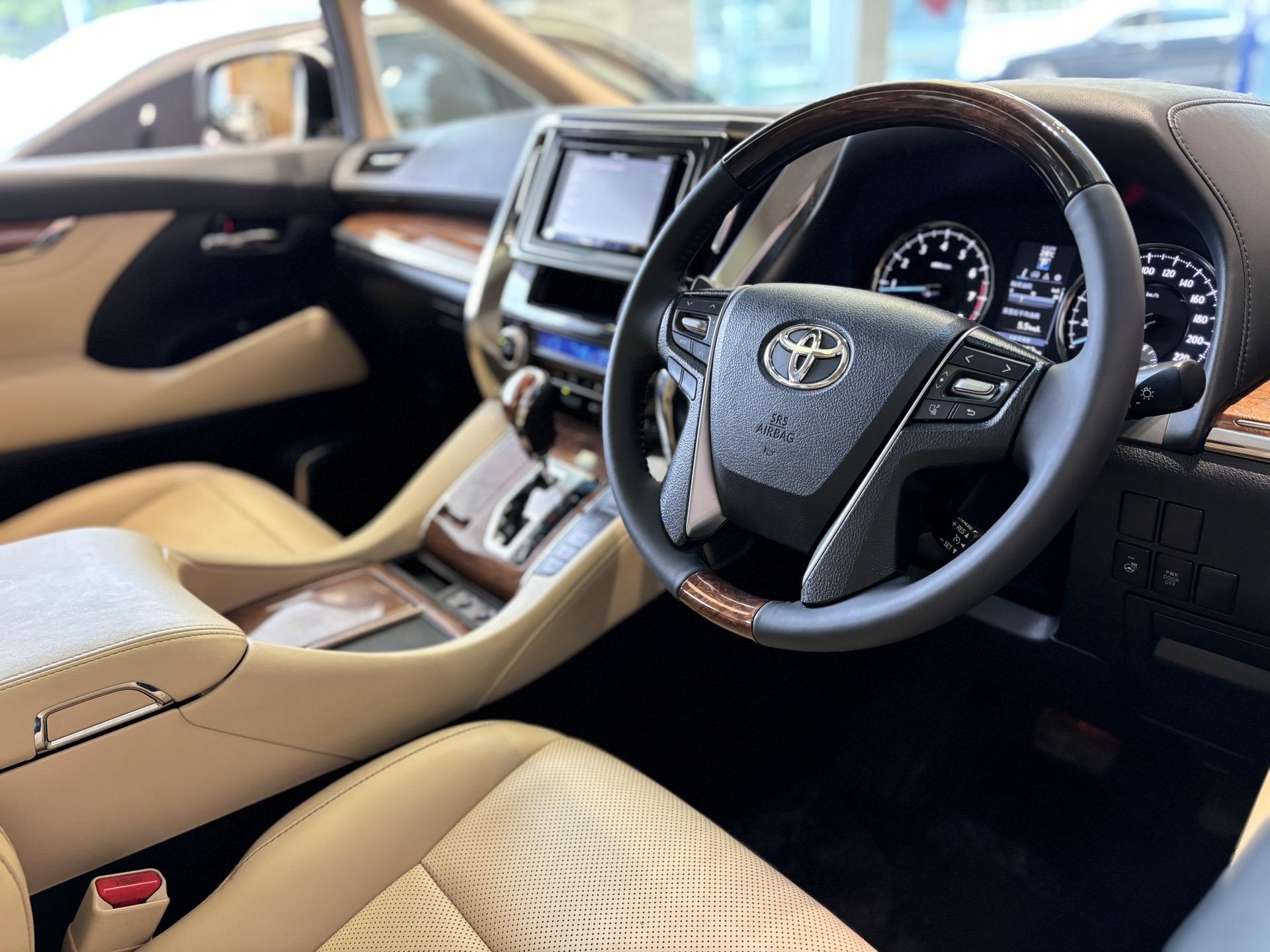 丰田(进口)埃尔法促销90万起 欢迎前来试驾