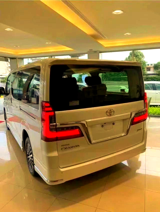 平行进口丰田Granvia中东版团购最高优惠19万