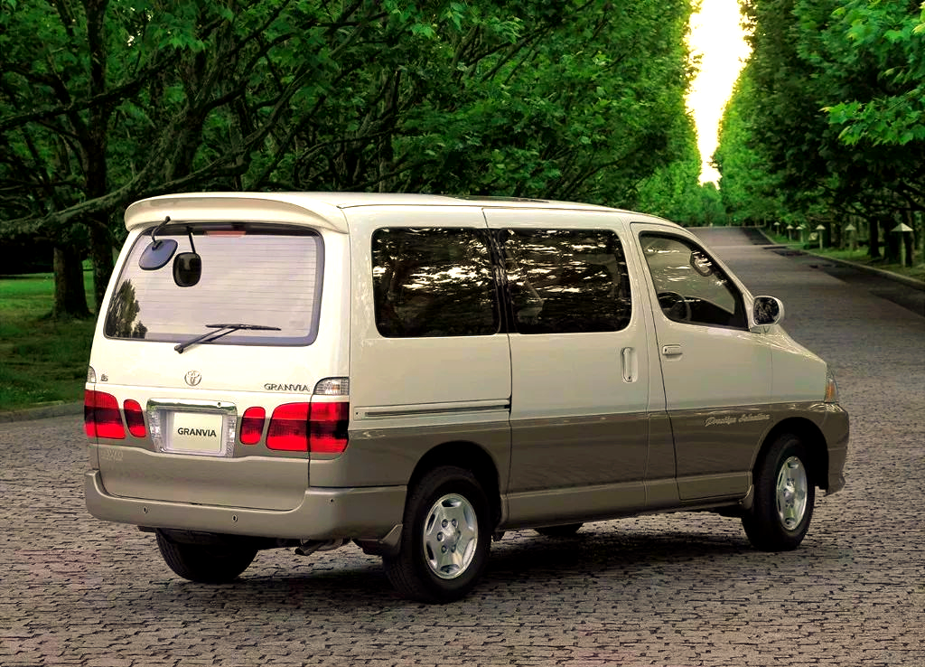 平行进口丰田Granvia中东版团购最高优惠19万