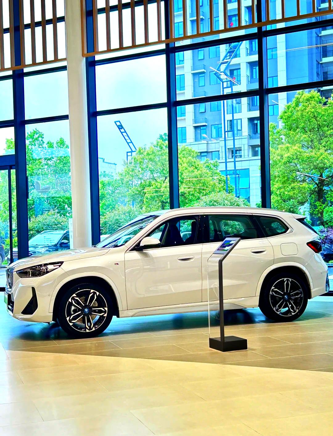 成都宝马iX1价格最低17.99万起 优惠高达12.50万