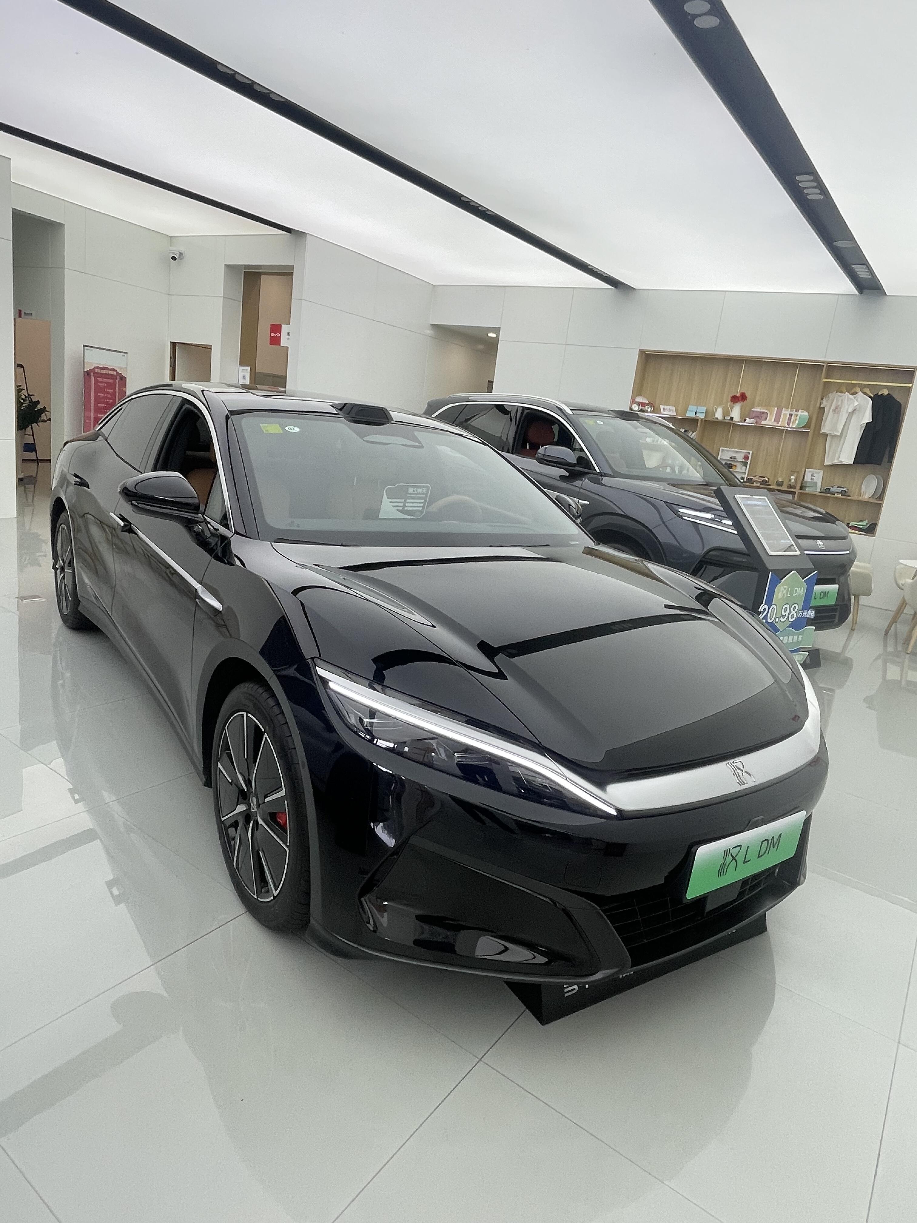 比亚迪汉L携新车色亮相广州车展 补贴后19.48万起售