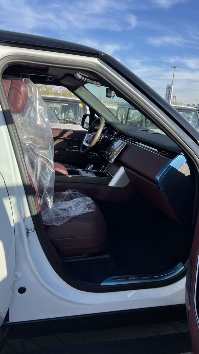 2025新款揽胜价格最低141万起 欢迎前来试驾