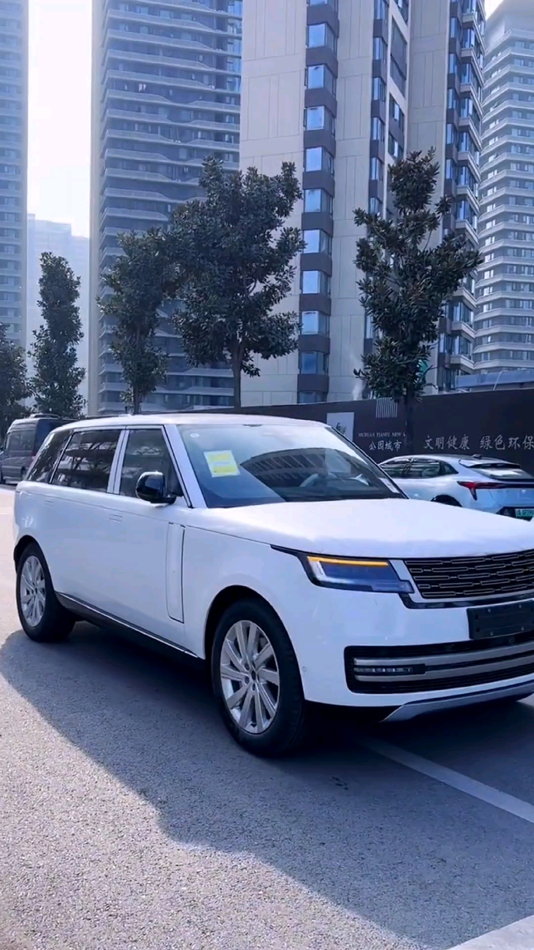 2025新款揽胜价格最低141万起 欢迎前来试驾