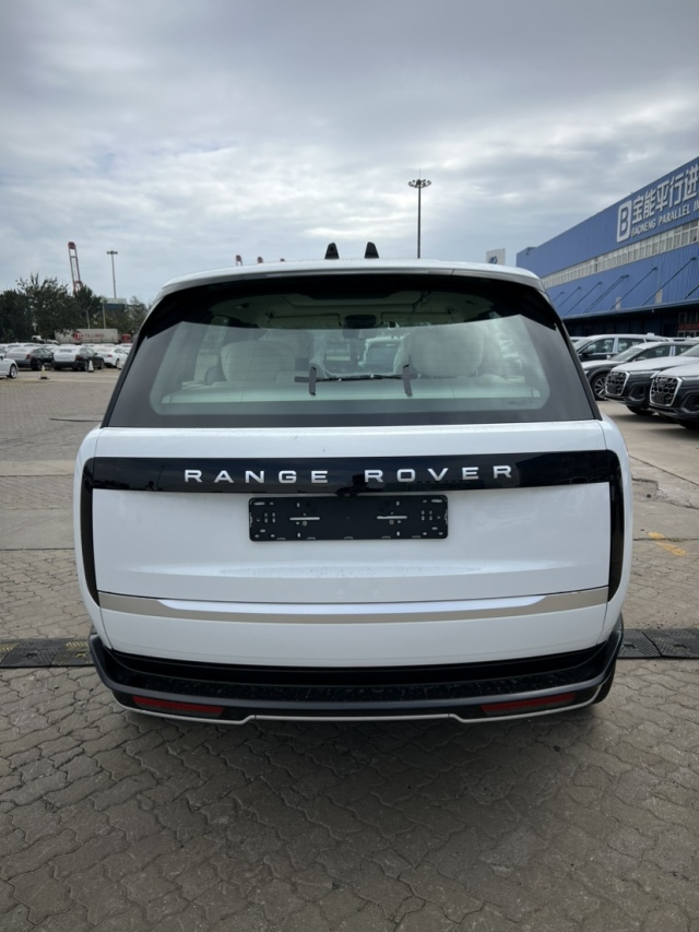 2023揽胜行政中东版促销105万起 欢迎试乘试驾