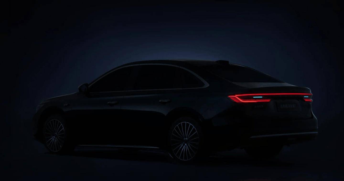 四驱中级电混轿车，吉利银河星耀7黑棚图首曝